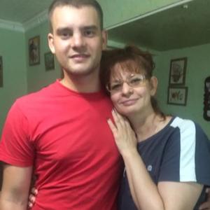 Девушки в Урюпинске: Елена, 48 - ищет парня из Урюпинска