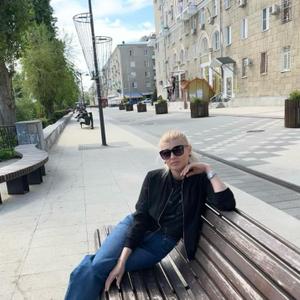 Девушки в Саратове: Людмила, 42 - ищет парня из Саратова
