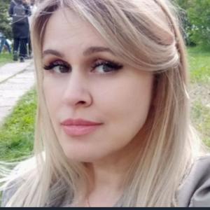 Девушки в Саратове: Екатерина, 43 - ищет парня из Саратова