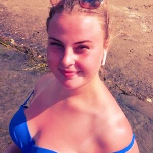 Девушки в Калининграде: Кристина, 26 - ищет парня из Калининграда
