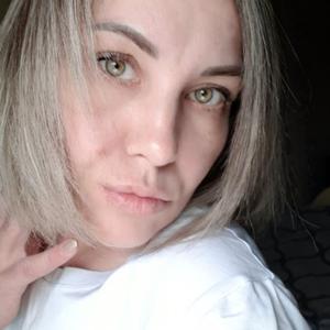 Девушки в Перми: Oksana, 40 - ищет парня из Перми
