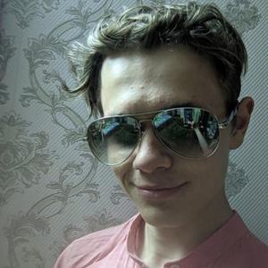Илья, 20 лет, Барнаул