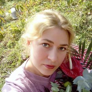 Девушки в Апшеронске: Юлия, 42 - ищет парня из Апшеронска