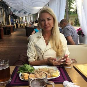 Девушки в Калининграде: Наталья, 47 - ищет парня из Калининграда
