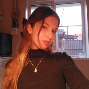 Девушки в Саратове: Kristina, 18 - ищет парня из Саратова