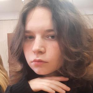 Девушки в Волгограде: Marietta, 18 - ищет парня из Волгограда