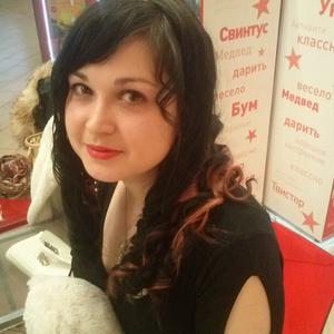 Девушки в Саратове: Лена, 34 - ищет парня из Саратова