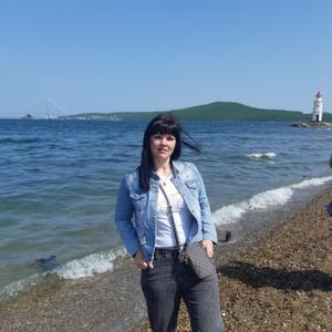 Девушки в Владивостоке: Оксана, 39 - ищет парня из Владивостока