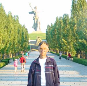 Парни в Саратове: Володя Мастрюков, 64 - ищет девушку из Саратова