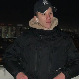 Парни в Челябинске: Максим Антипьев, 19 - ищет девушку из Челябинска