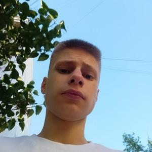 Парни в Челябинске: Максим, 19 - ищет девушку из Челябинска
