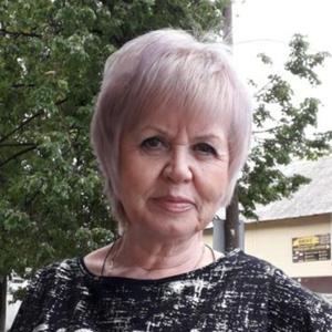 Девушки в Ижевске: Лариса, 69 - ищет парня из Ижевска