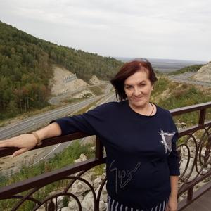 Девушки в Бийске: Olga, 66 - ищет парня из Бийска