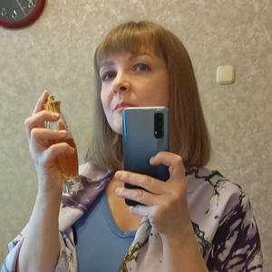 Девушки в Омске: Людмила, 53 - ищет парня из Омска