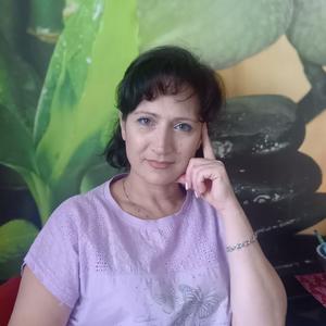 Девушки в Владивостоке: Людмила, 52 - ищет парня из Владивостока