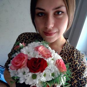 Девушки в Омске: Ксения, 24 - ищет парня из Омска