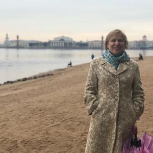 Девушки в Воткинске: Елизавета, 63 - ищет парня из Воткинска