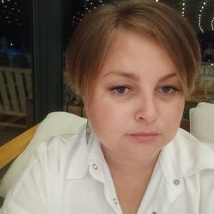 Девушки в Томске: Елена, 36 - ищет парня из Томска