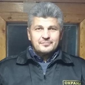 Михаил, 68 лет, Санкт-Петербург