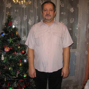 Парни в Череповце: Валентин Кириллов, 69 - ищет девушку из Череповца