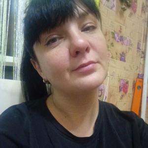 Девушки в Омске: Кристюша, 38 - ищет парня из Омска