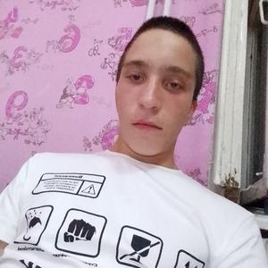 Парни в Биробиджане: Александр Смирнов, 22 - ищет девушку из Биробиджана