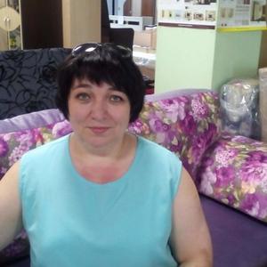 Девушки в Новомосковске: Аэлита, 57 - ищет парня из Новомосковска