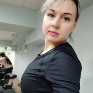 Девушки в Ульяновске: Алёна, 42 - ищет парня из Ульяновска