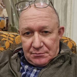 Парни в Гатчине: Юрий, 62 - ищет девушку из Гатчины