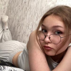 Девушки в Новомосковске: Анастасия, 19 - ищет парня из Новомосковска