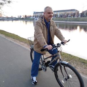 Олег, 65 лет, Калининград