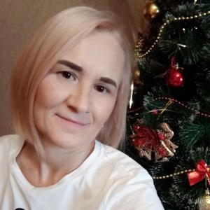 Девушки в Омске: Аня, 51 - ищет парня из Омска