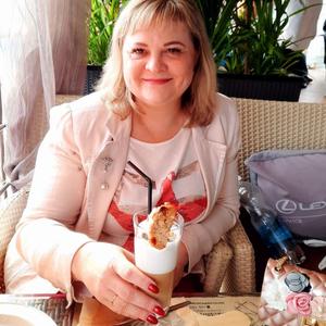 Девушки в Саратове: Елена, 52 - ищет парня из Саратова
