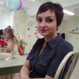 Девушки в Пскове: Катя, 36 - ищет парня из Пскова