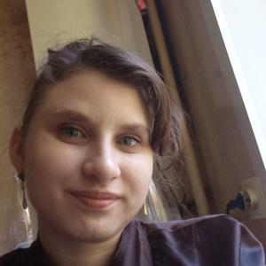 Девушки в Новомосковске: Анна, 23 - ищет парня из Новомосковска