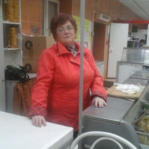 Девушки в Череповце: Нинa, 67 - ищет парня из Череповца