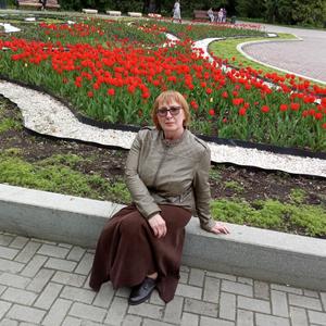 Девушки в Екатеринбурге: Лилия, 60 - ищет парня из Екатеринбурга