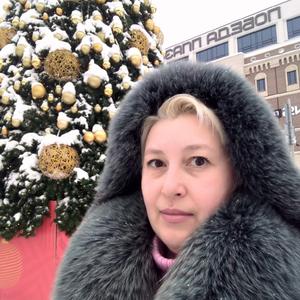 Девушки в Саратове: Светлана, 52 - ищет парня из Саратова