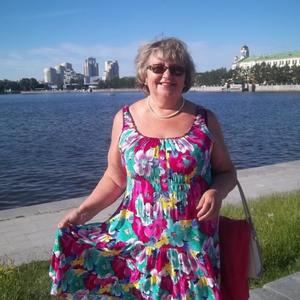 Девушки в Екатеринбурге: Надежда, 70 - ищет парня из Екатеринбурга