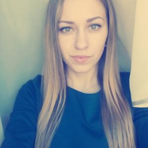 Девушки в Томске: Александра, 28 - ищет парня из Томска