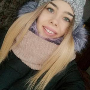 Девушки в Новосибирске: Кристина, 25 - ищет парня из Новосибирска
