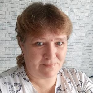 Девушки в Томске: Людмила, 51 - ищет парня из Томска