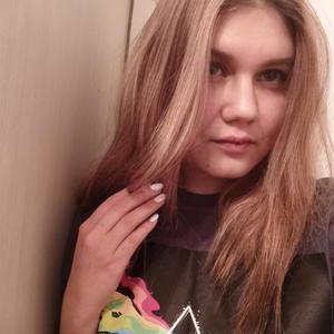 Девушки в Томске: Alyona Crylova, 27 - ищет парня из Томска