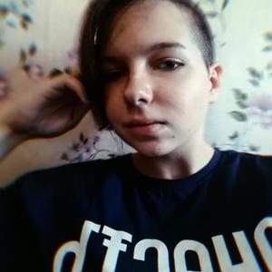 Девушки в Псковки: Настя, 23 - ищет парня из Псковки