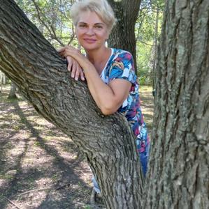 Девушки в Уссурийске: Elena, 57 - ищет парня из Уссурийска