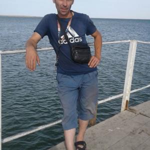 Дмитрий, 46 лет, Углегорск