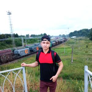 Девушки в Смоленске: Эдик, 32 - ищет парня из Смоленска