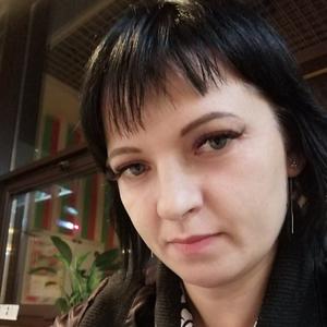 Девушки в Омске: Марина, 37 - ищет парня из Омска