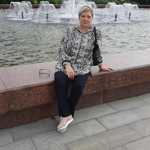 Девушки в Саратове: Галина, 60 - ищет парня из Саратова