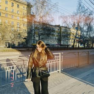 Девушки в Новосибирске: Лера, 22 - ищет парня из Новосибирска